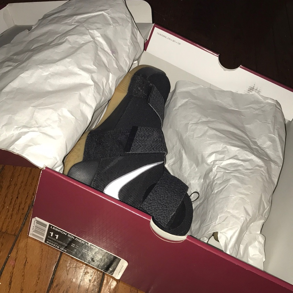 LEBRON SOLDIER 10 SFG